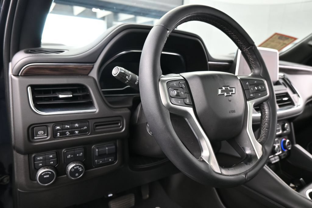 Used 2022 Chevrolet Suburban Z71 w/ Luxury Package AWD/4WD image 16