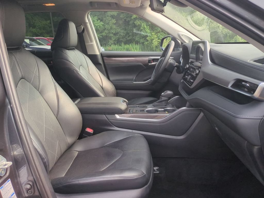 Used 2020 Toyota Highlander Platinum AWD/4WD image 29