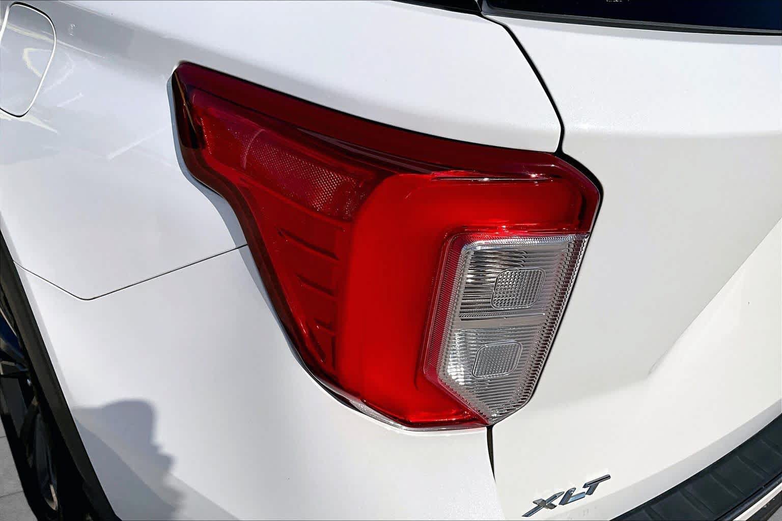 Used 2021 Ford Explorer XLT w/ Equipment Group 202A AWD/4WD image 28