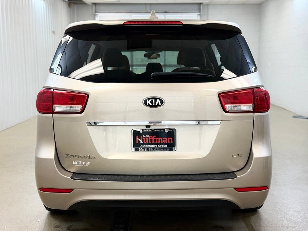 Used 2017 Kia Sedona LX FWD image 6