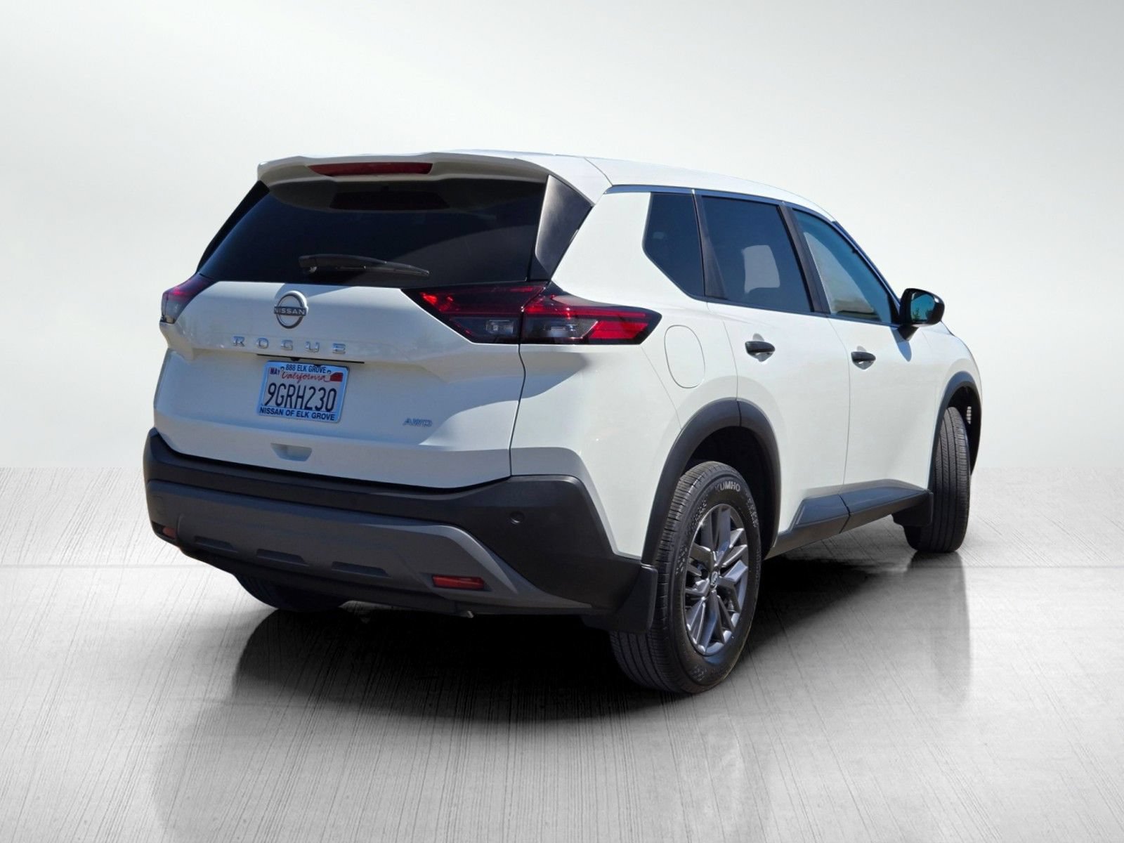 Used 2023 Nissan Rogue S AWD/4WD image 4