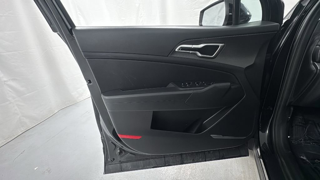 Used 2023 Kia Sportage LX image 18