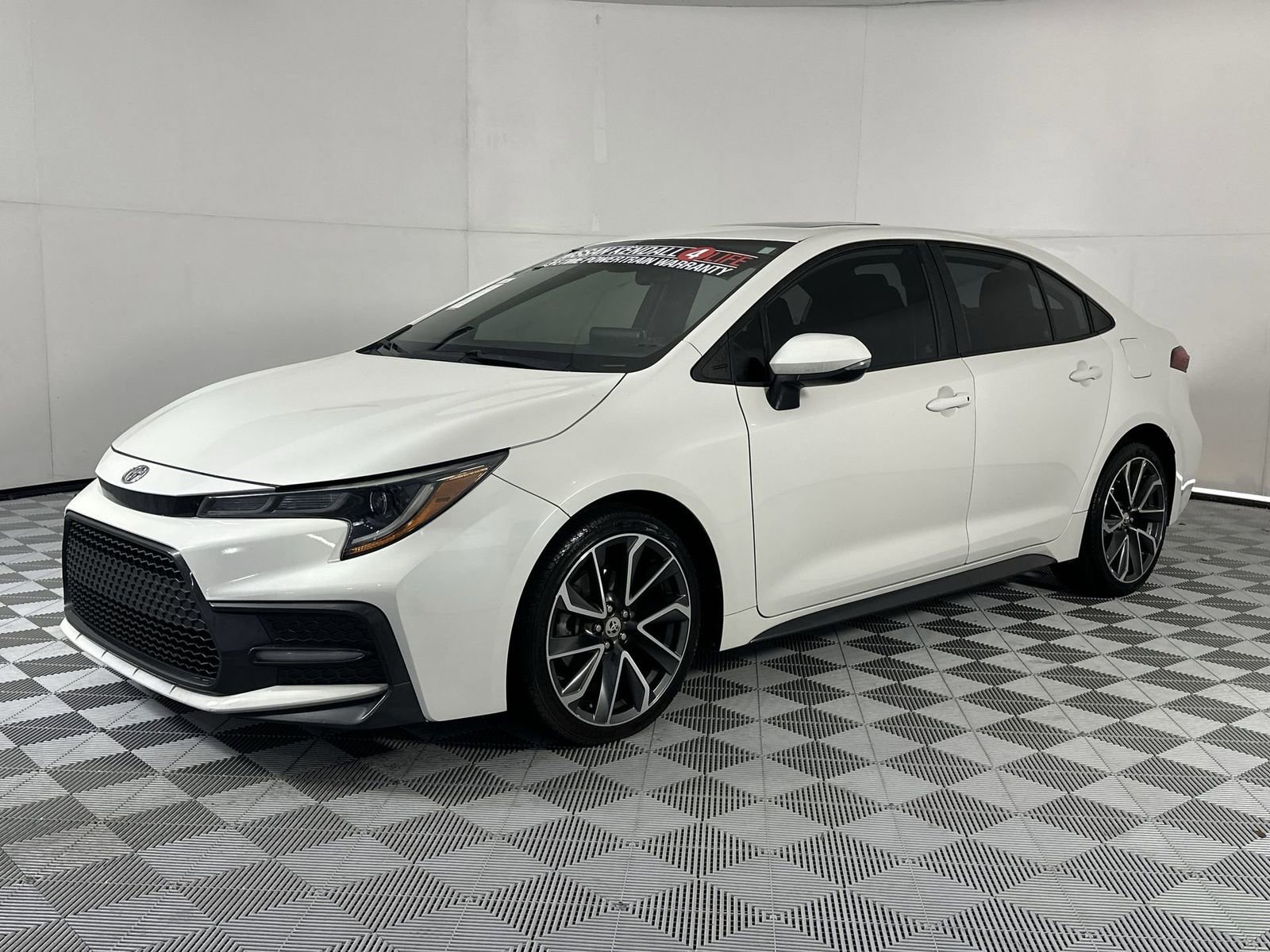 Used 2020 Toyota Corolla XSE FWD image 4