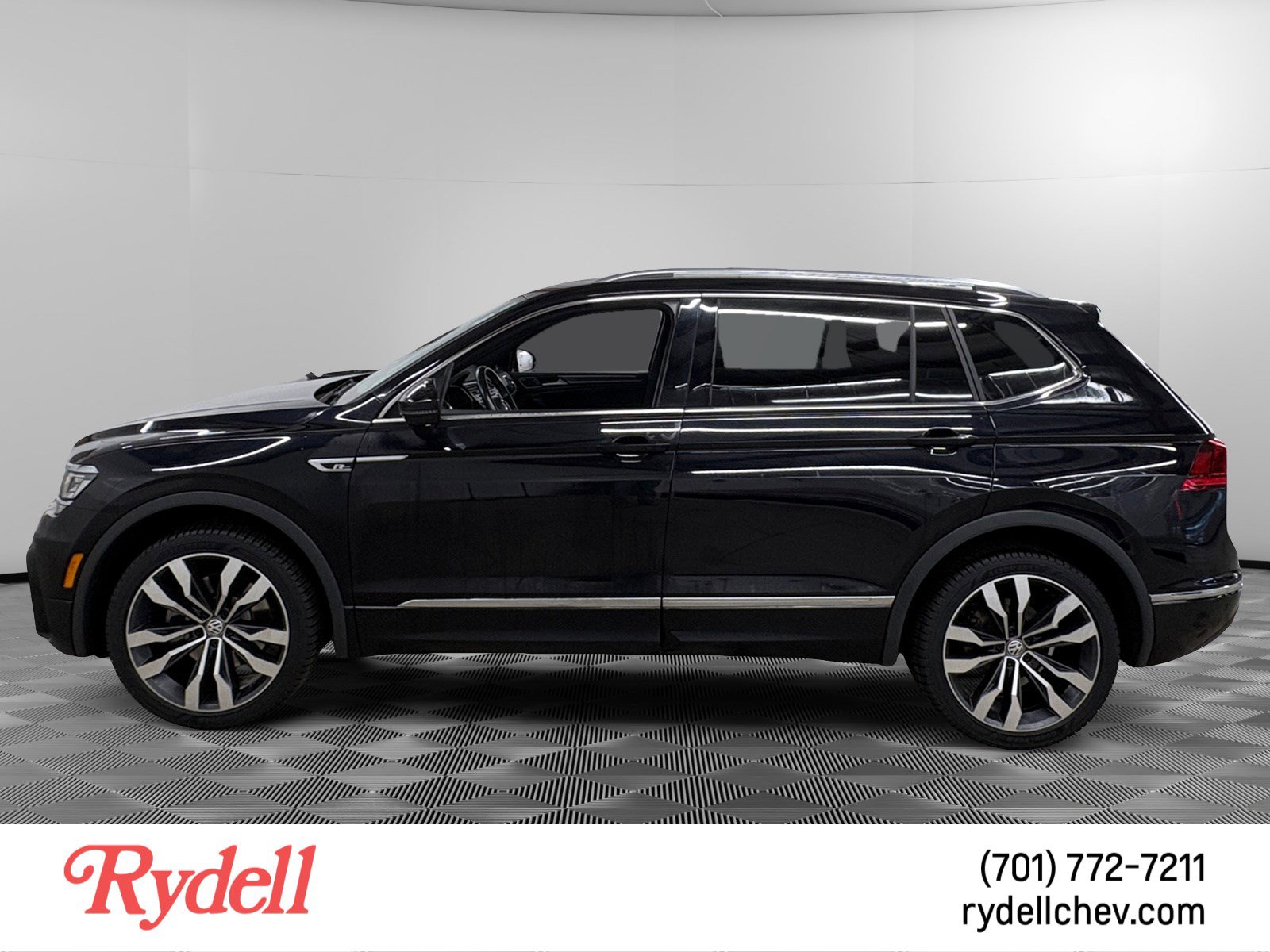 Used 2020 Volkswagen Tiguan SEL Premium R-Line w/ 3rd Row Seat Package image 2