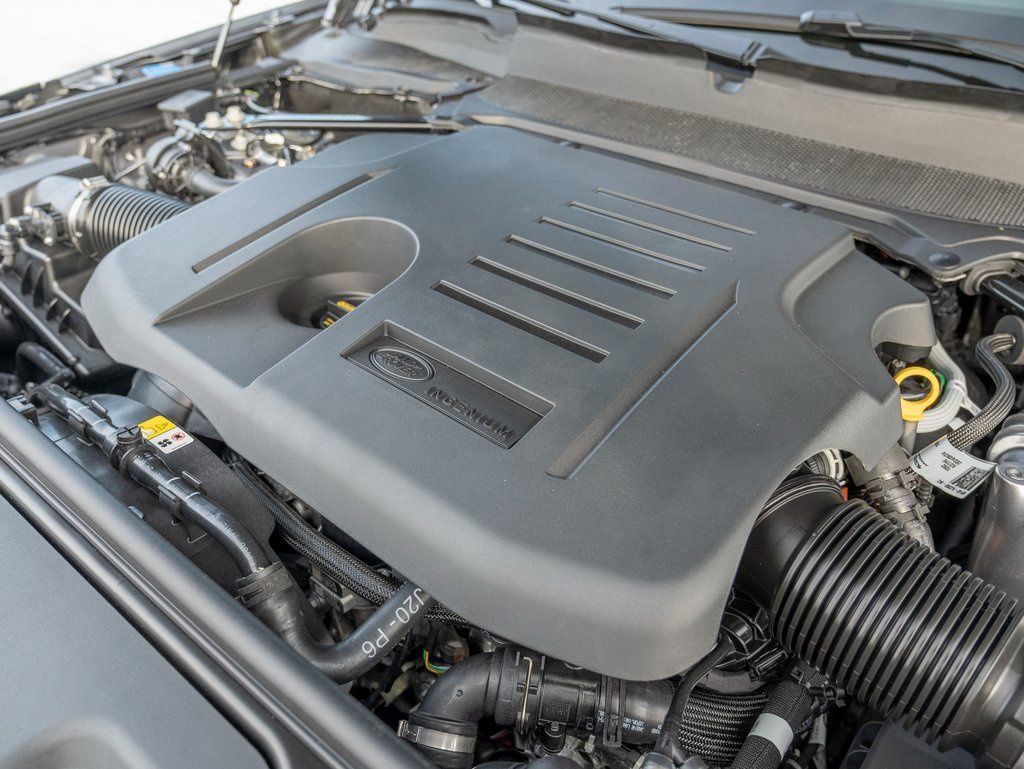 New 2025 Land Rover Discovery Dynamic SE image 23