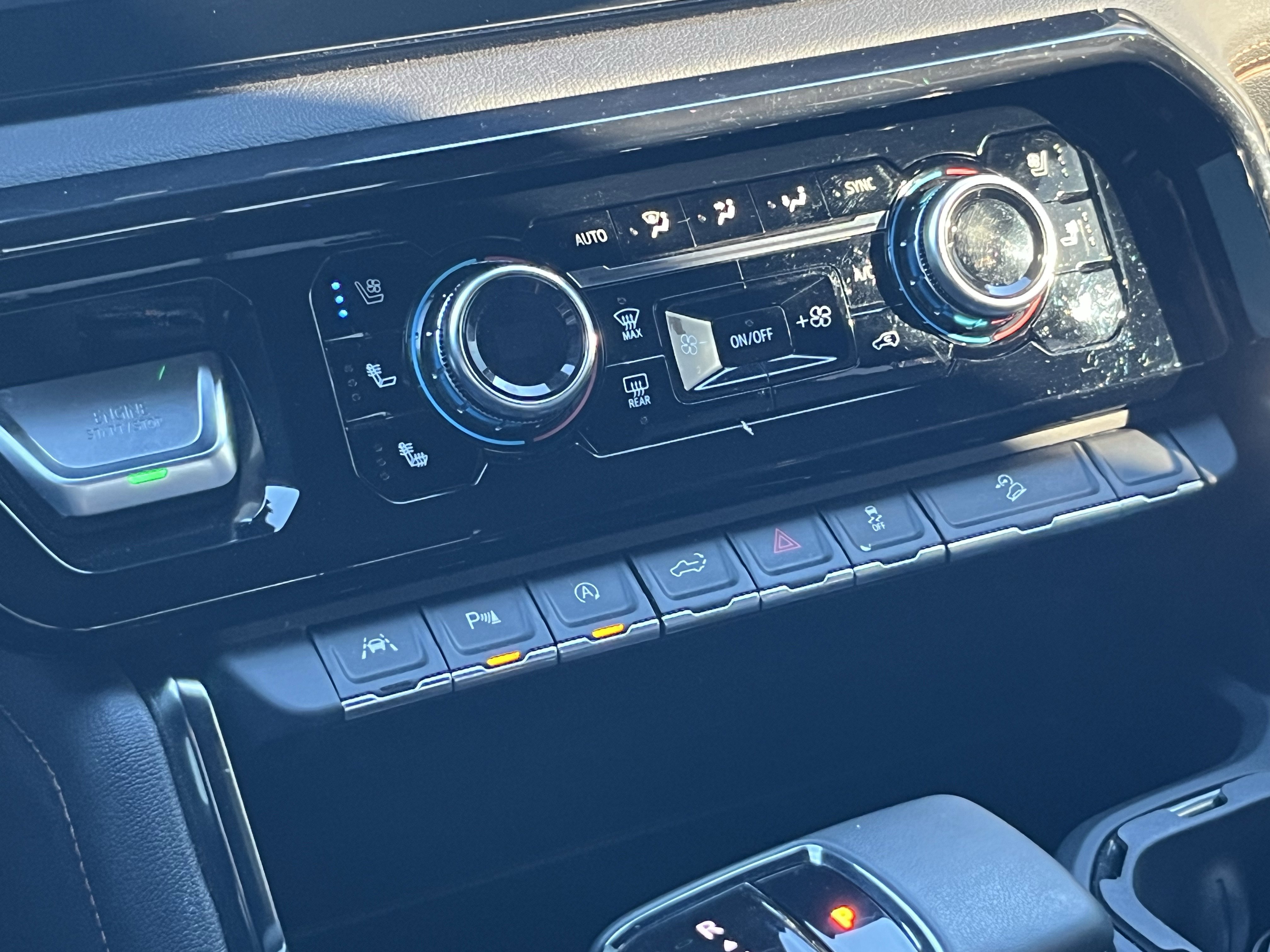 Used 2024 GMC Sierra 1500 AT4 w/ Technology Package image 30