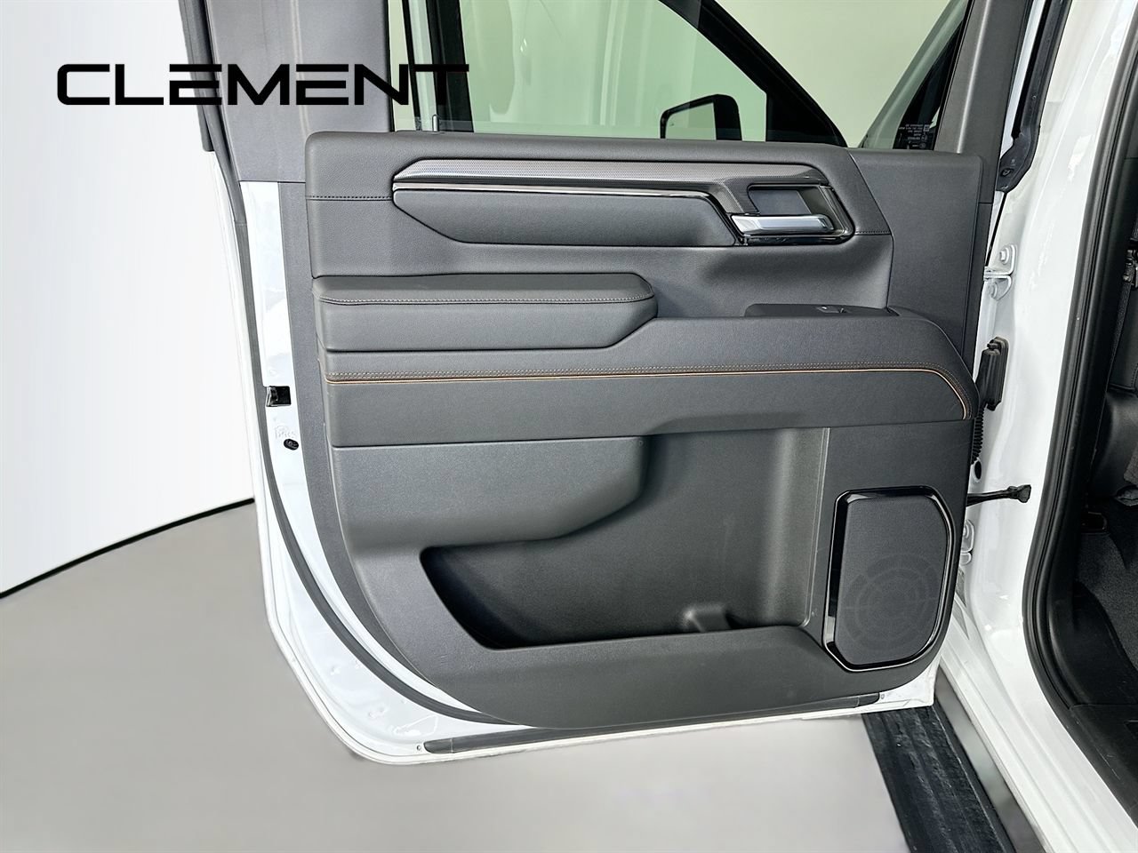 Used 2024 GMC Sierra 3500 AT4 w/ AT4 Premium Plus Package AWD/4WD image 32