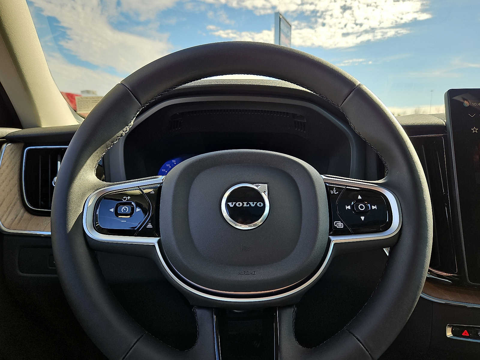 New 2026 Volvo XC60 B5 Plus w/ Protection Package Premier AWD/4WD image 18