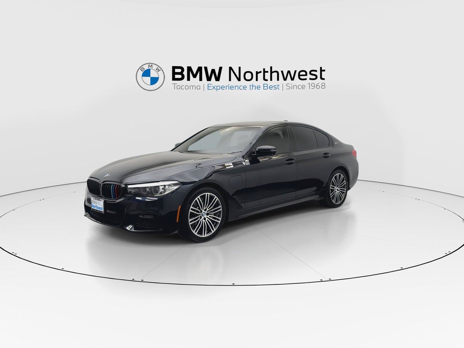 Used 2019 BMW 530e w/ M Sport Package RWD image 9