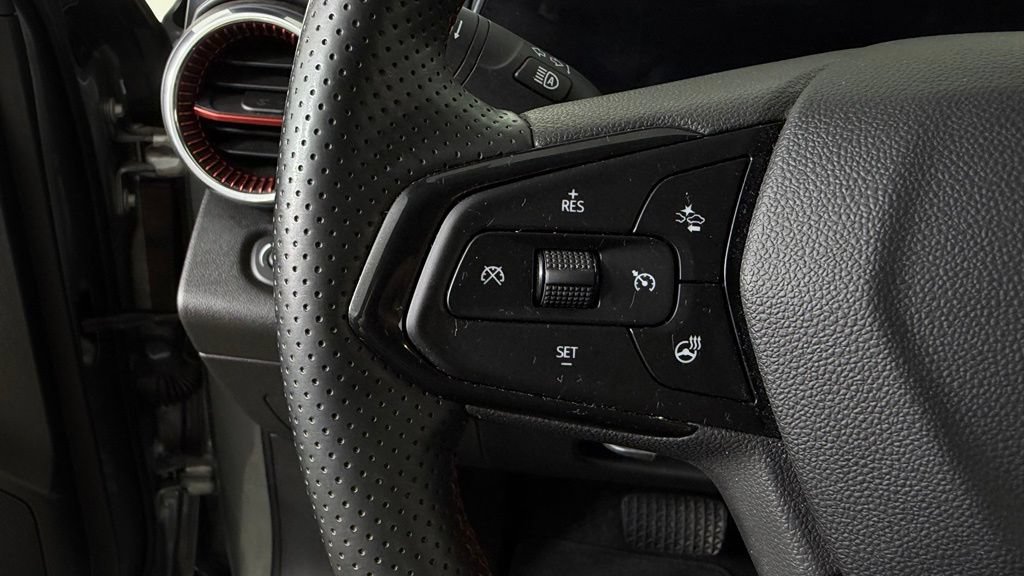 Used 2024 Chevrolet Trax RS w/ Sunroof Package FWD image 15