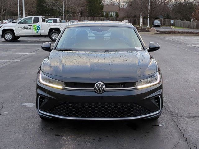 Used 2025 Volkswagen Jetta SE image 4