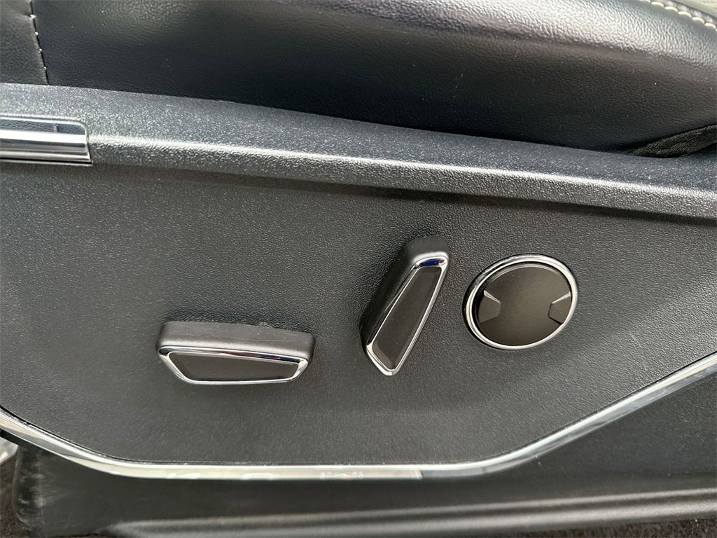 Used 2023 Ford F150 Lightning Platinum image 14