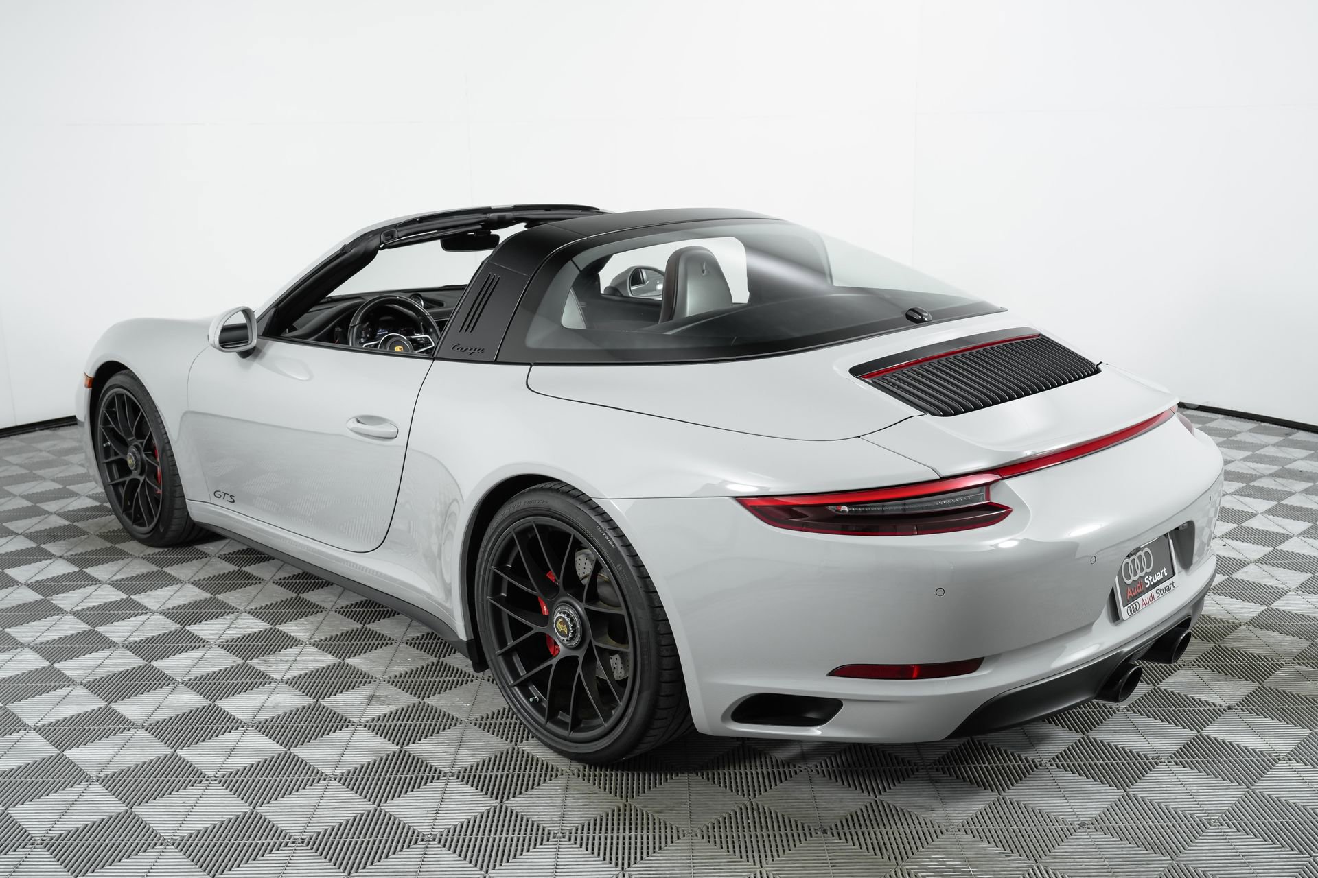 Used 2018 Porsche 911 Targa 4 GTS image 64