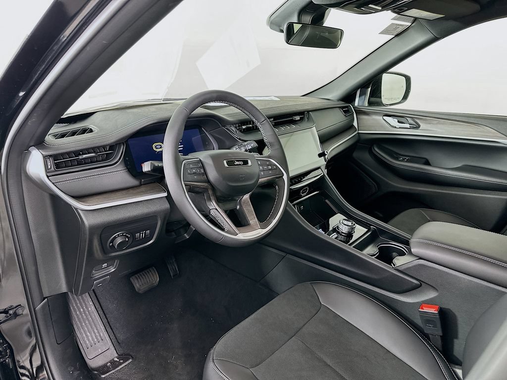 New 2026 Jeep Grand Cherokee Altitude AWD/4WD image 14
