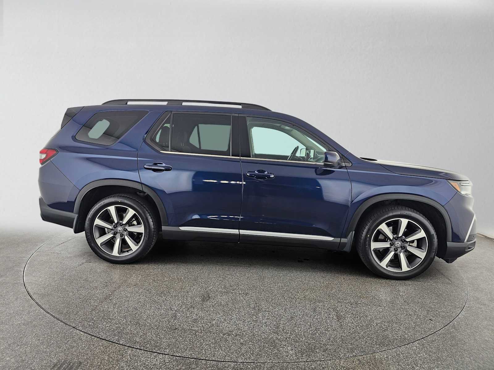 Used 2023 Honda Pilot Elite image 2