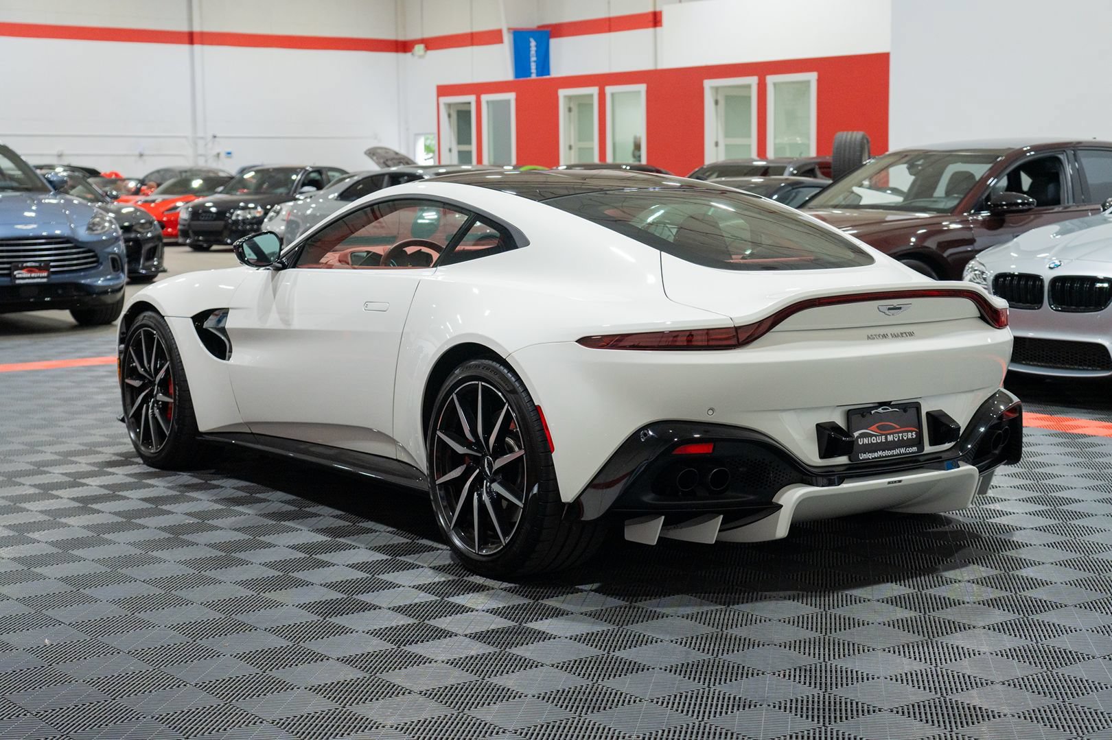 Used 2019 Aston Martin V8 Vantage Coupe RWD image 4