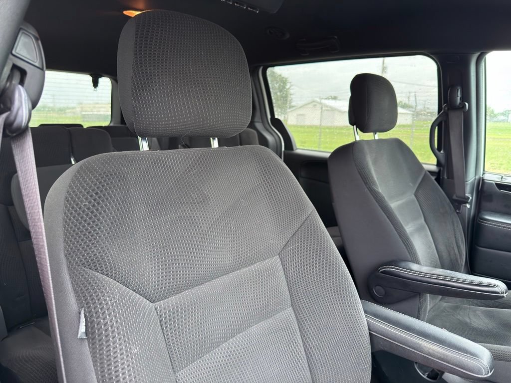 Used 2017 Dodge Grand Caravan SE FWD image 34