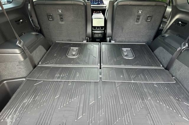 New 2026 Cadillac Vistiq Luxury w/ LPO, Floor Liner Package image 16