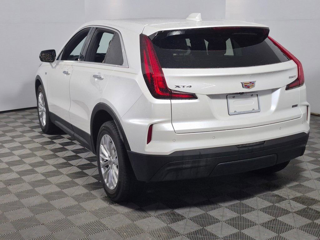 Certified 2024 Cadillac XT4 Luxury w/ Cold Weather Package image 5