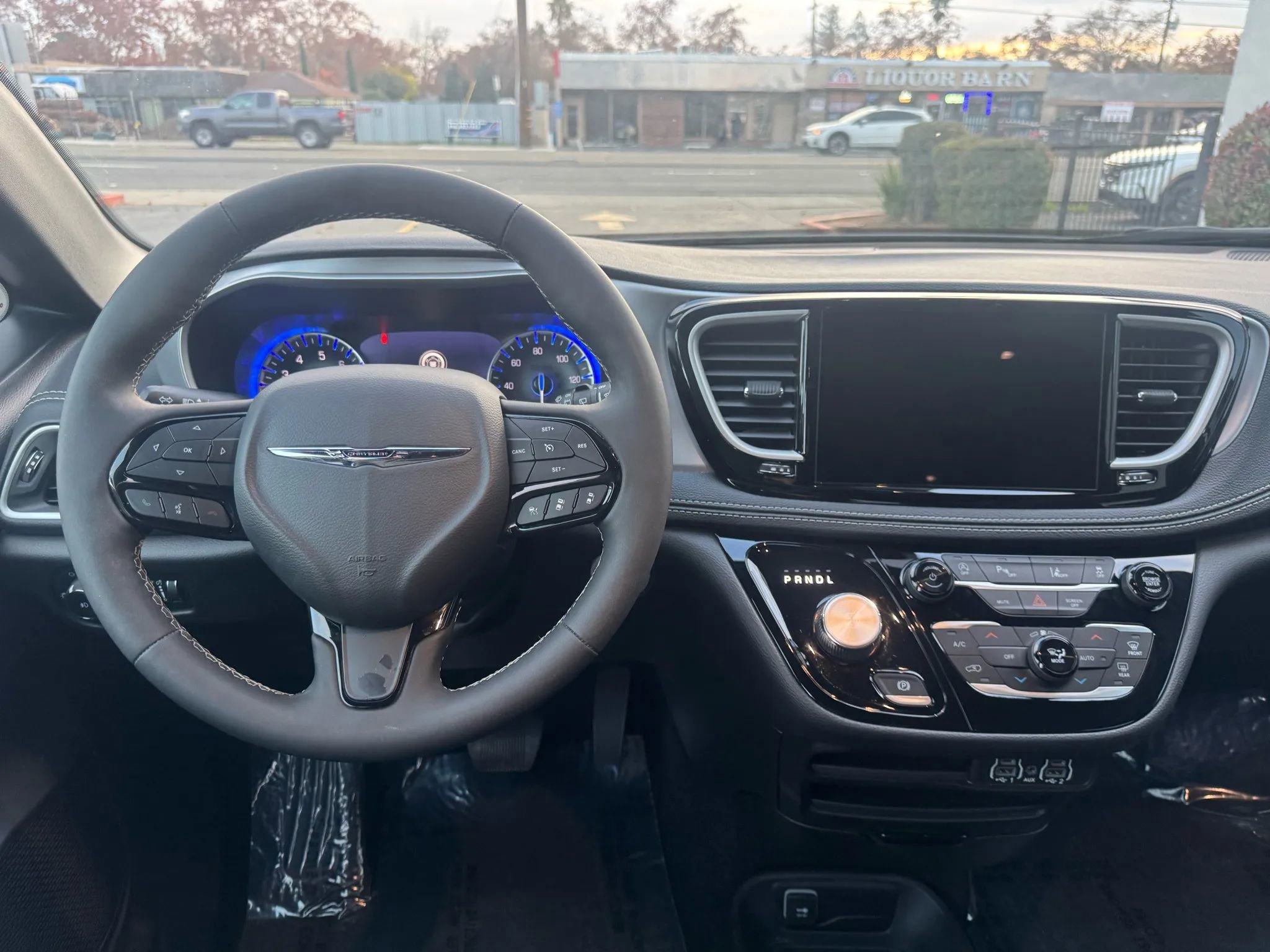 Used 2023 Chrysler Pacifica Touring-L w/ S Appearance Package image 21