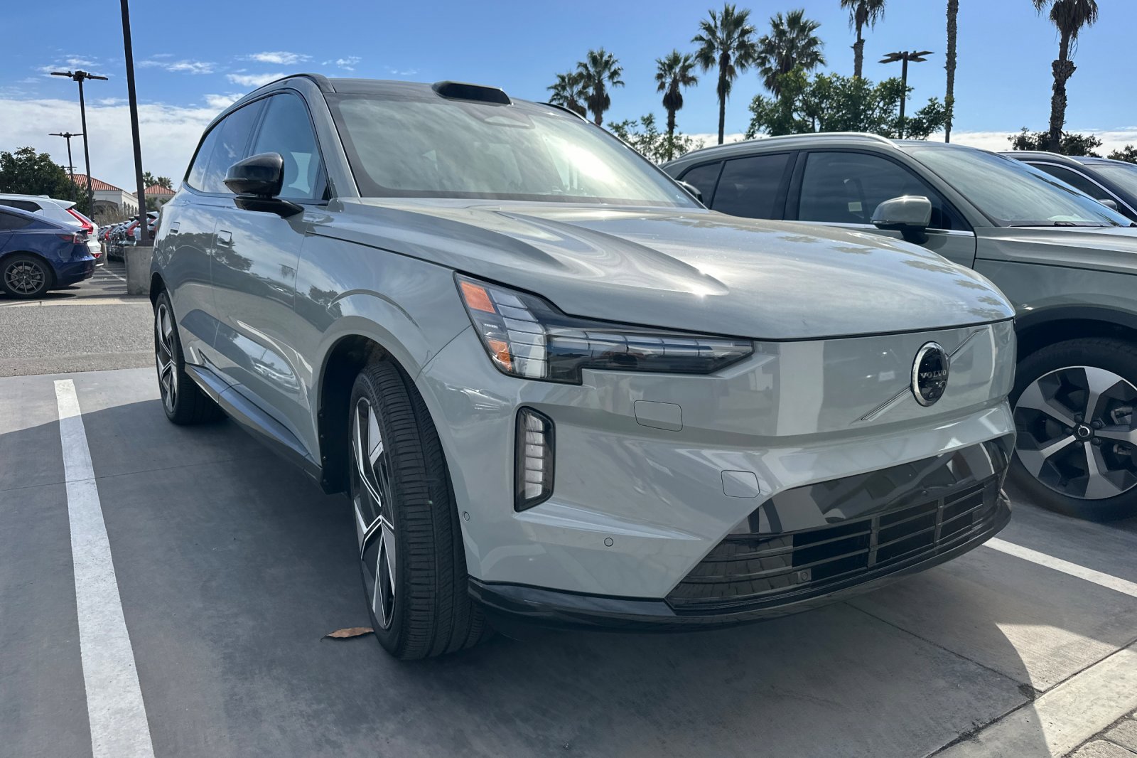 Used 2025 Volvo EX90 Ultra image 2