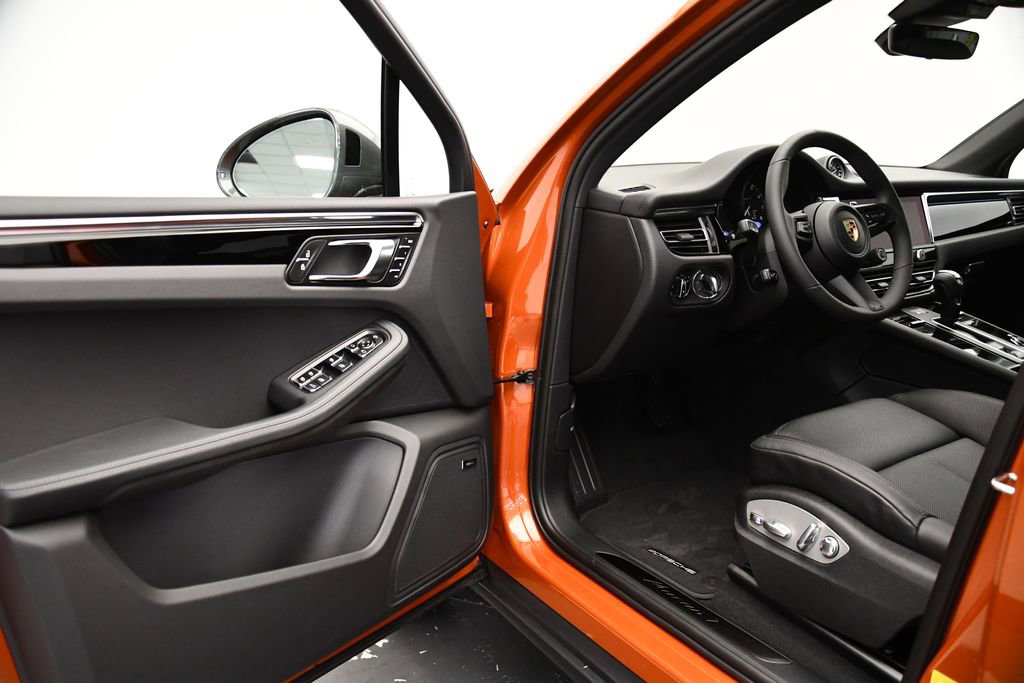 Used 2025 Porsche Macan Turbo image 38