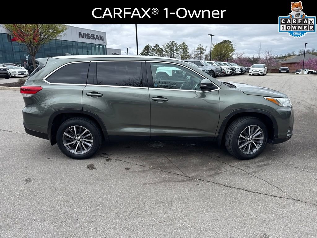 Used 2019 Toyota Highlander XLE image 3