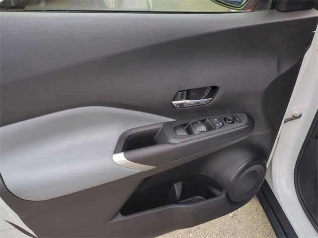 Used 2023 Nissan Kicks SR w/ SR Premium Package image 17