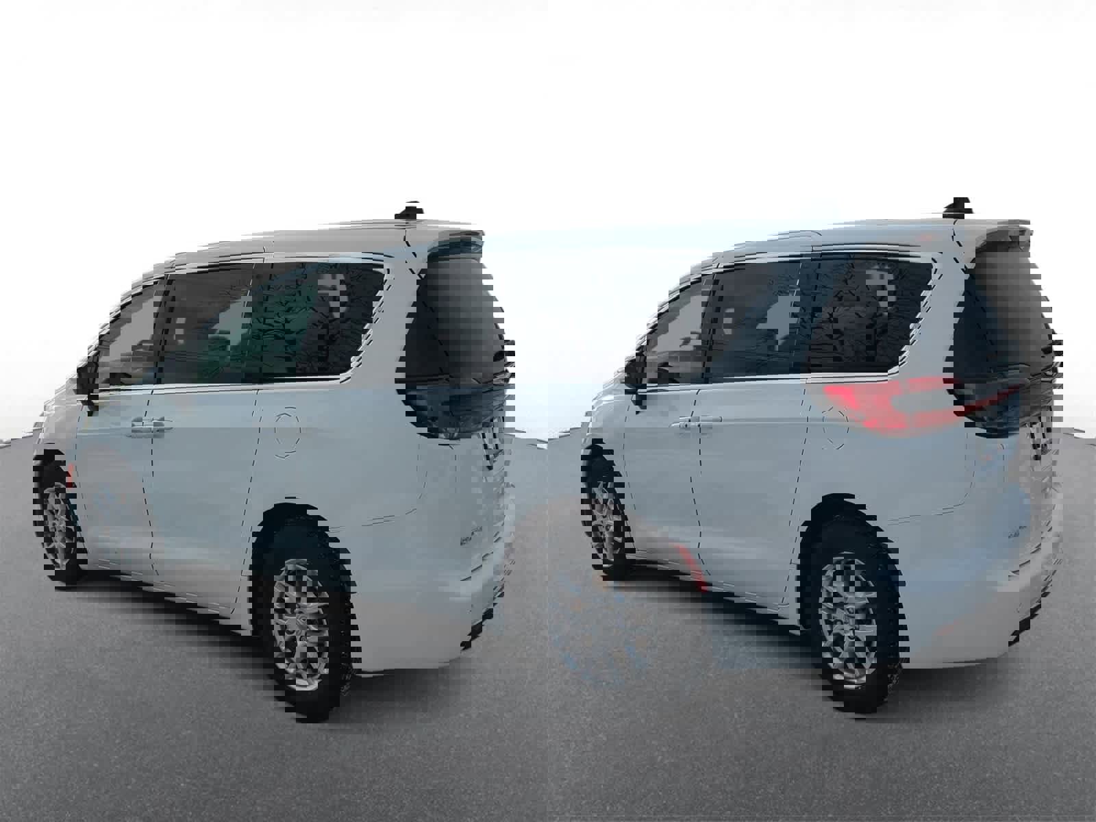 Used 2023 Chrysler Pacifica Touring-L image 6