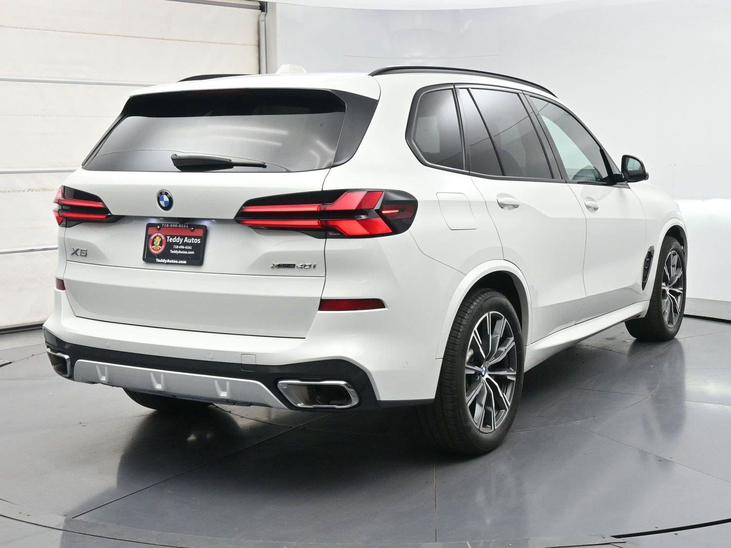 Used 2024 BMW X5 xDrive40i w/ M Sport Package AWD/4WD image 35
