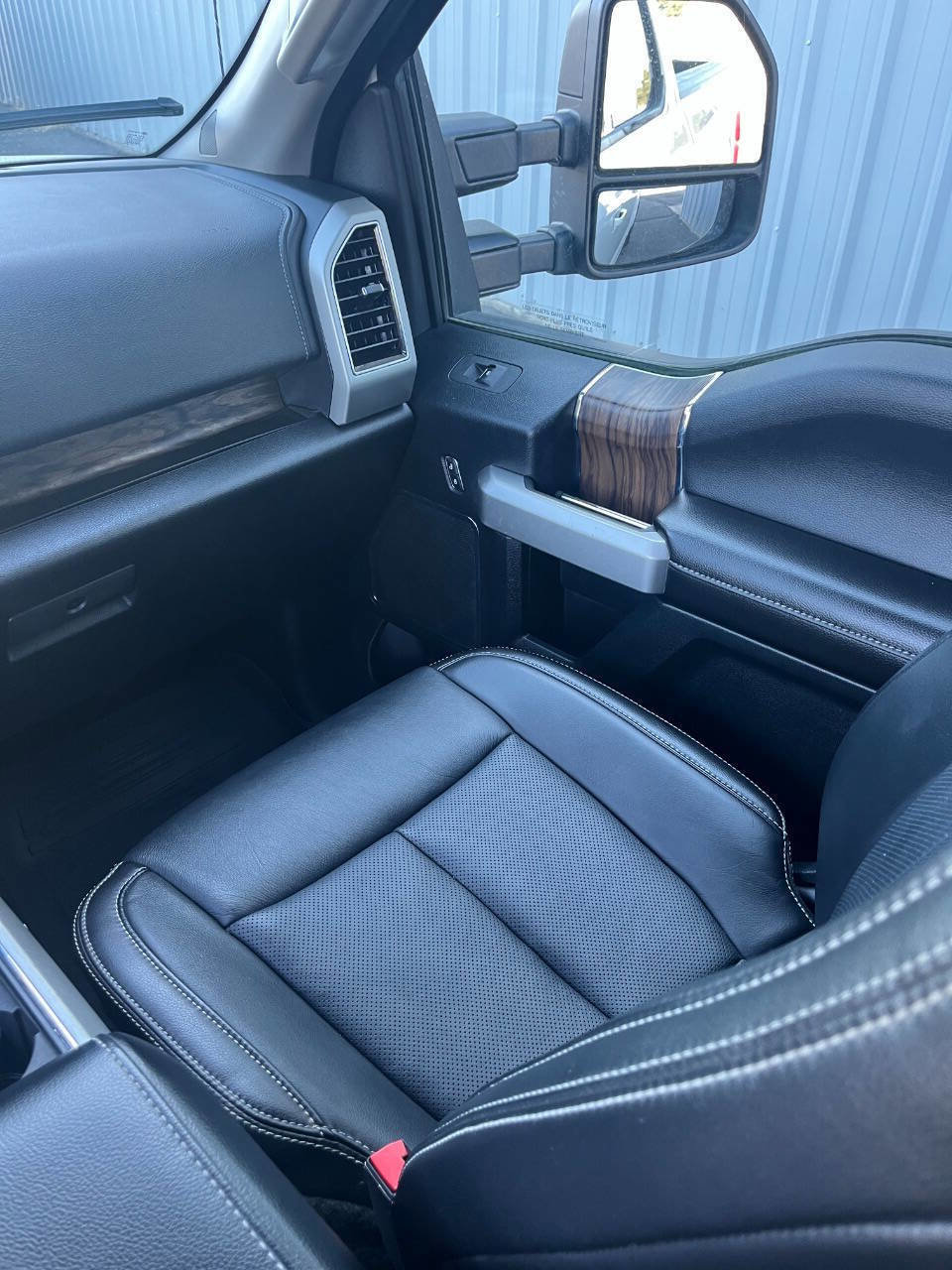 Used 2019 Ford F150 Lariat image 12