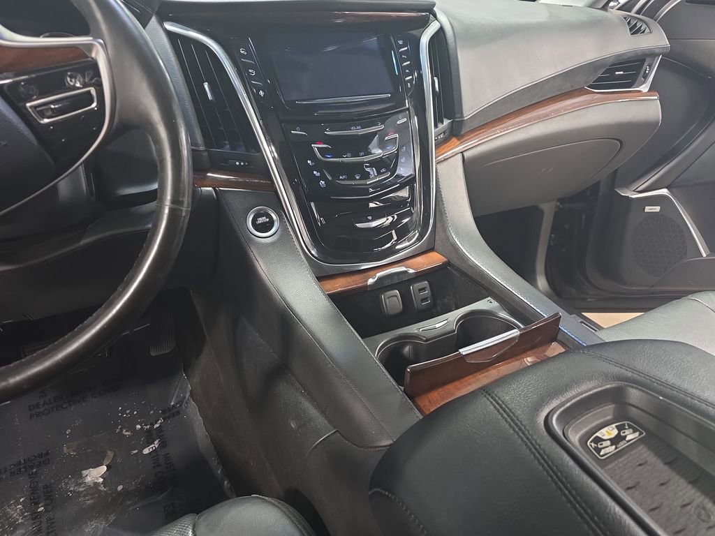 Used 2016 Cadillac Escalade Luxury image 26