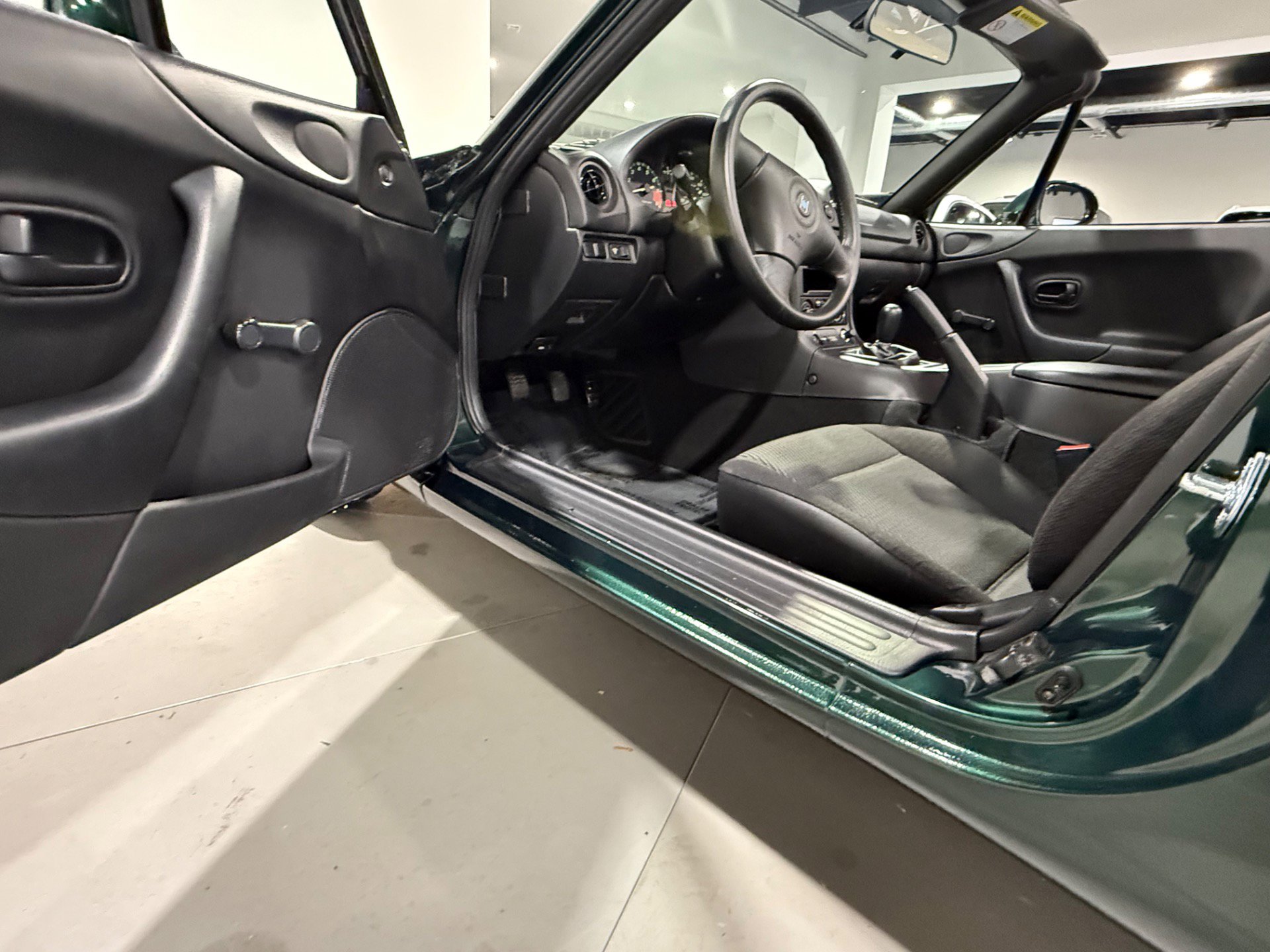 Used 1999 MAZDA MX-5 Miata RWD image 40