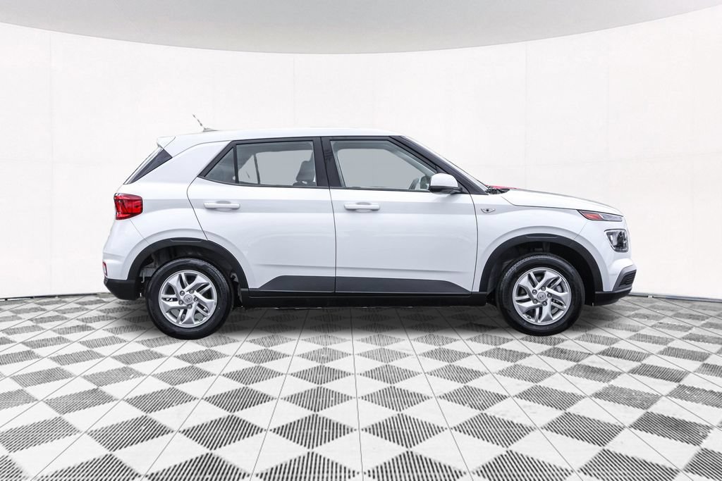 Used 2025 Hyundai Venue SE FWD image 10