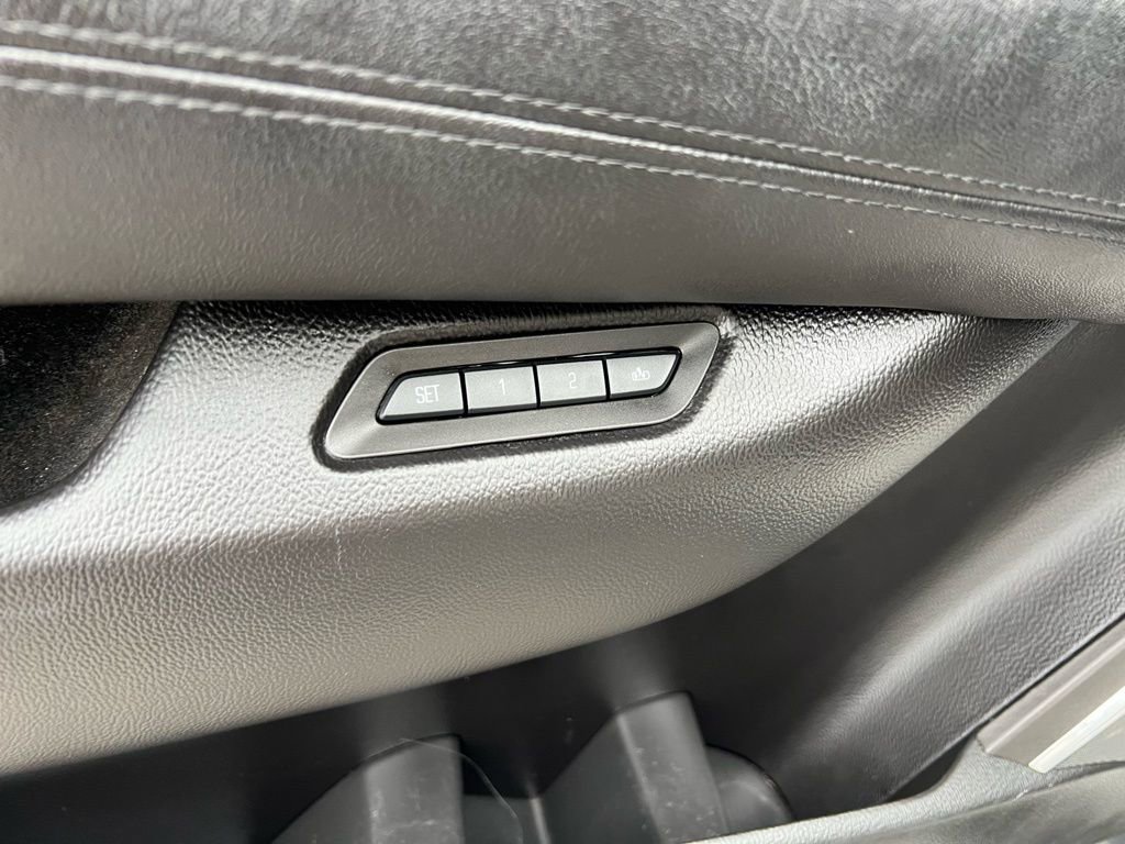 Used 2015 Cadillac Escalade Premium image 16