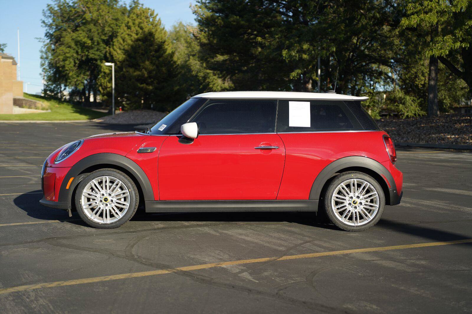 Used 2024 MINI Cooper SE FWD image 2