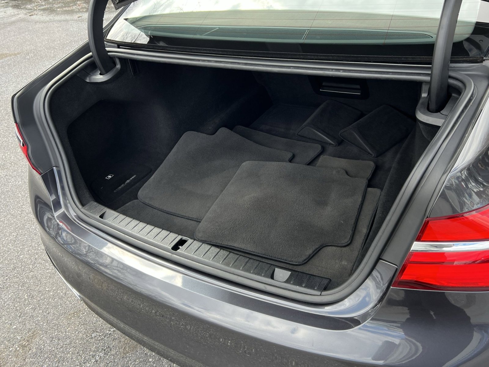 Used 2017 BMW 740i xDrive image 24