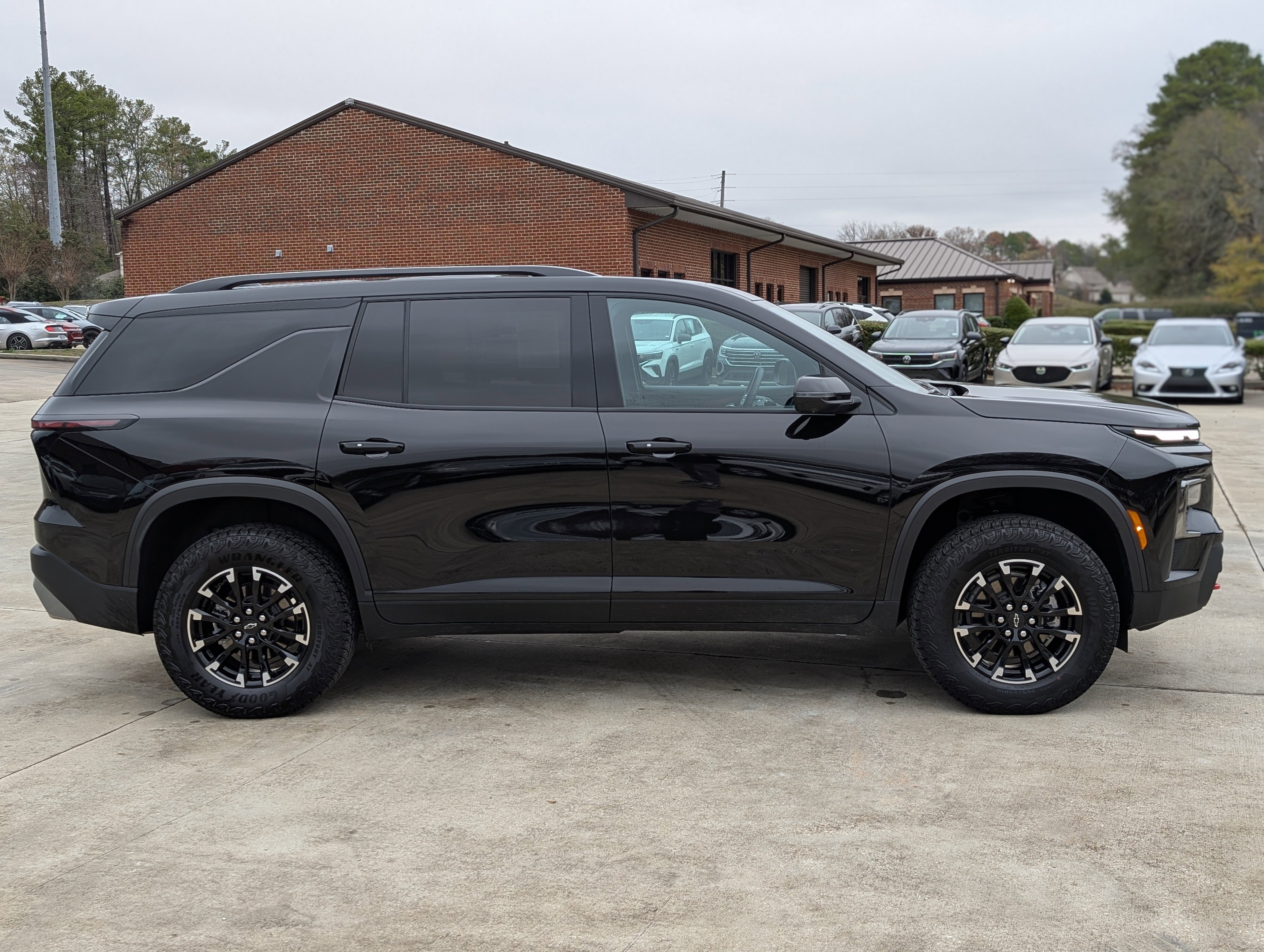 Used 2025 Chevrolet Traverse Z71 w/ Driver Confidence Package image 10