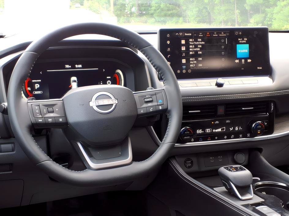 Used 2026 Nissan Rogue Platinum w/ Platinum Premium Package AWD/4WD image 12