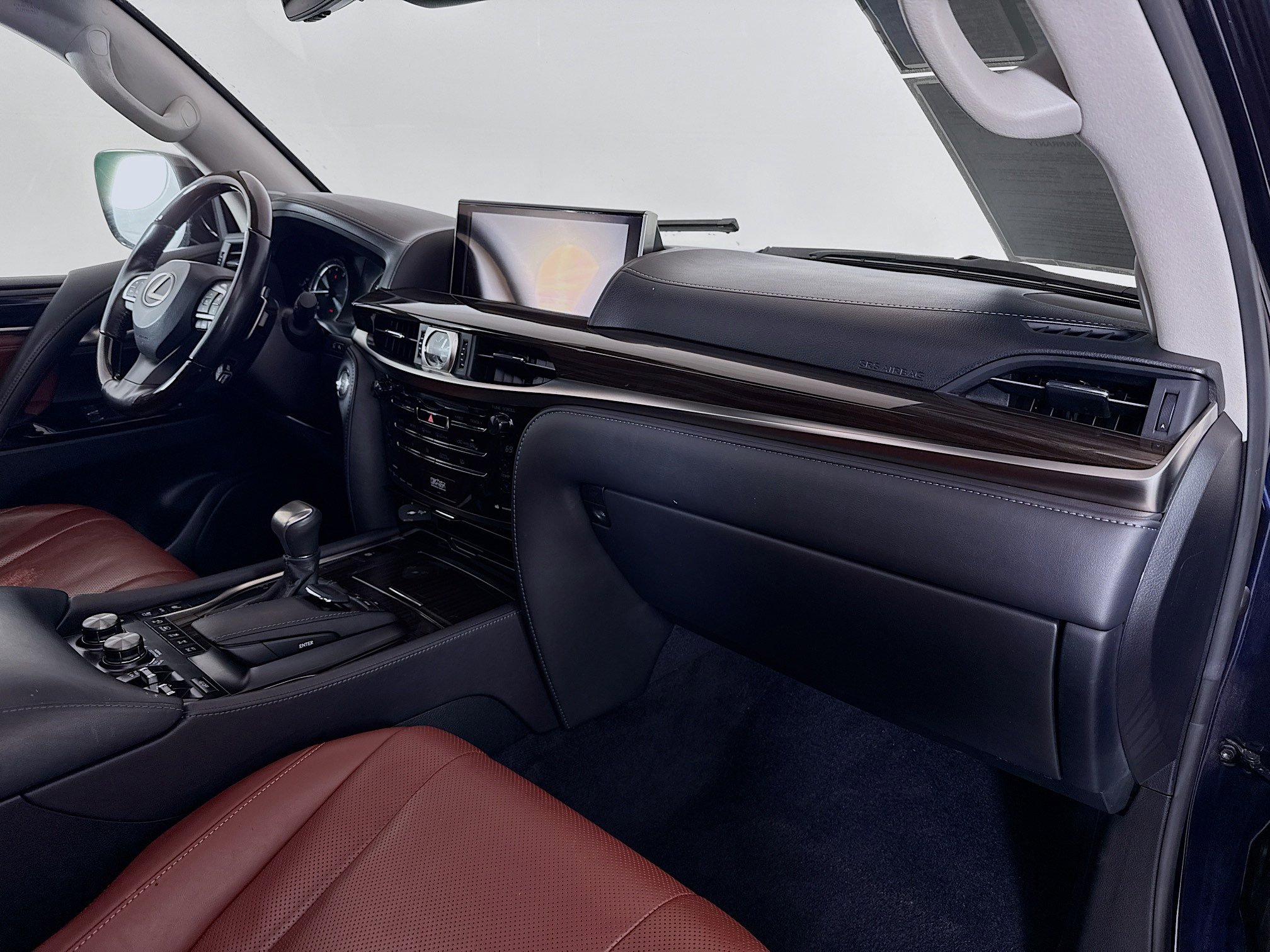 Used 2017 Lexus LX 570 4WD w/ Luxury Package image 29