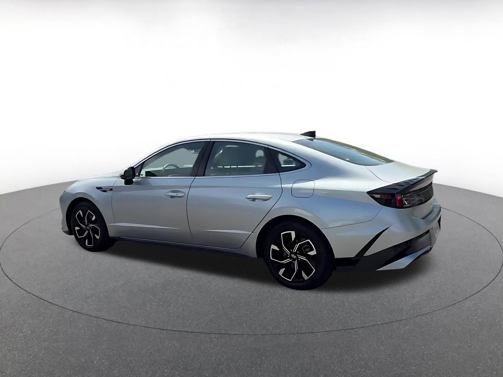 Used 2025 Hyundai Sonata SEL FWD image 12