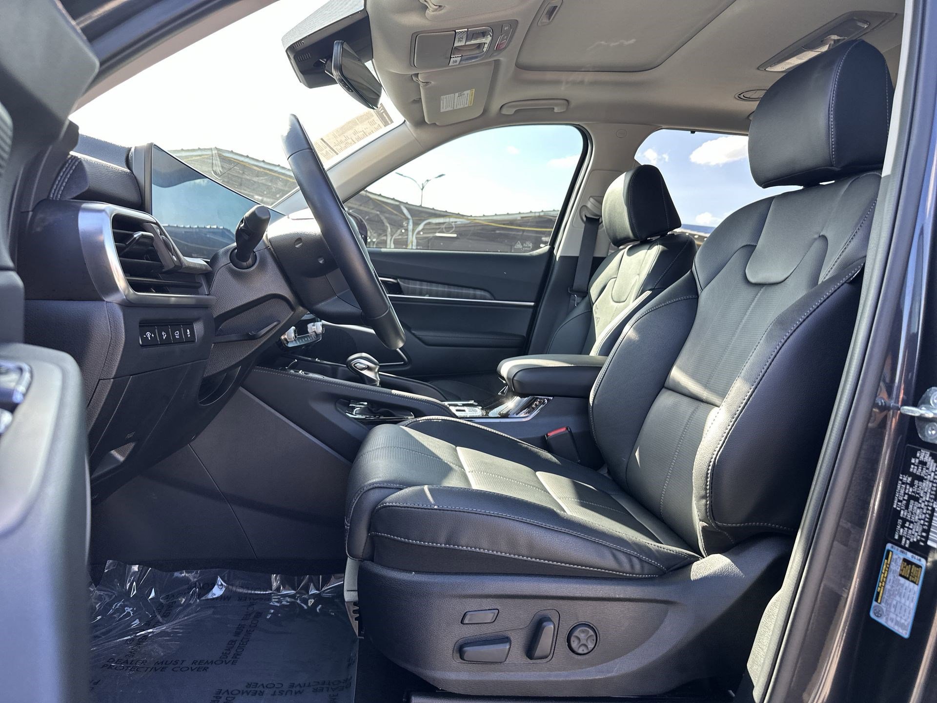 Used 2025 Kia Telluride SX w/ SX Captain's Chair Package image 13