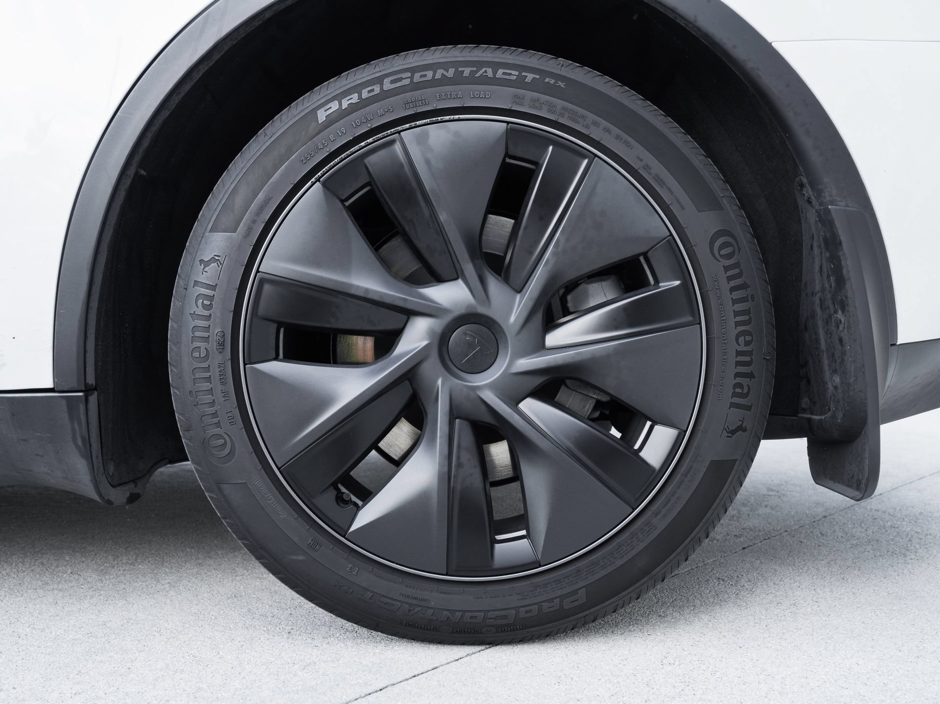 Used 2024 Tesla Model Y Long Range RWD image 13