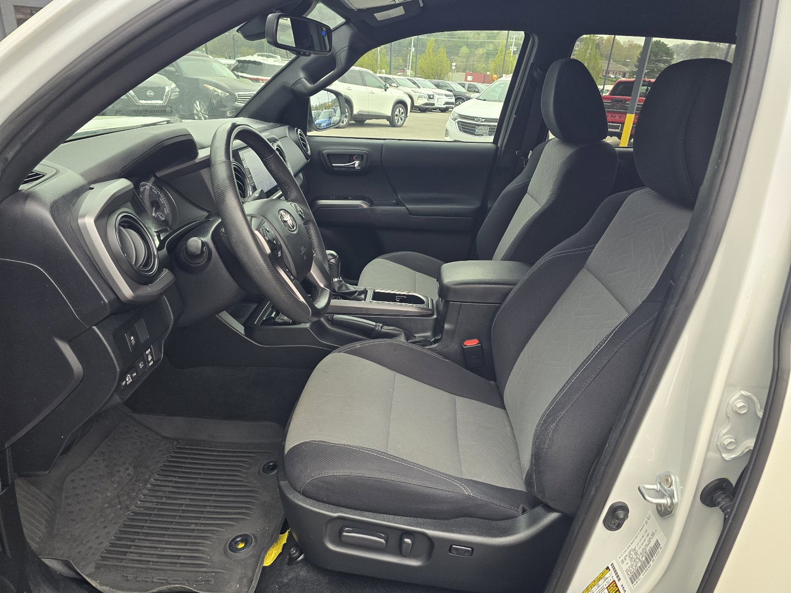 Used 2021 Toyota Tacoma TRD Sport w/ Technology Package image 14