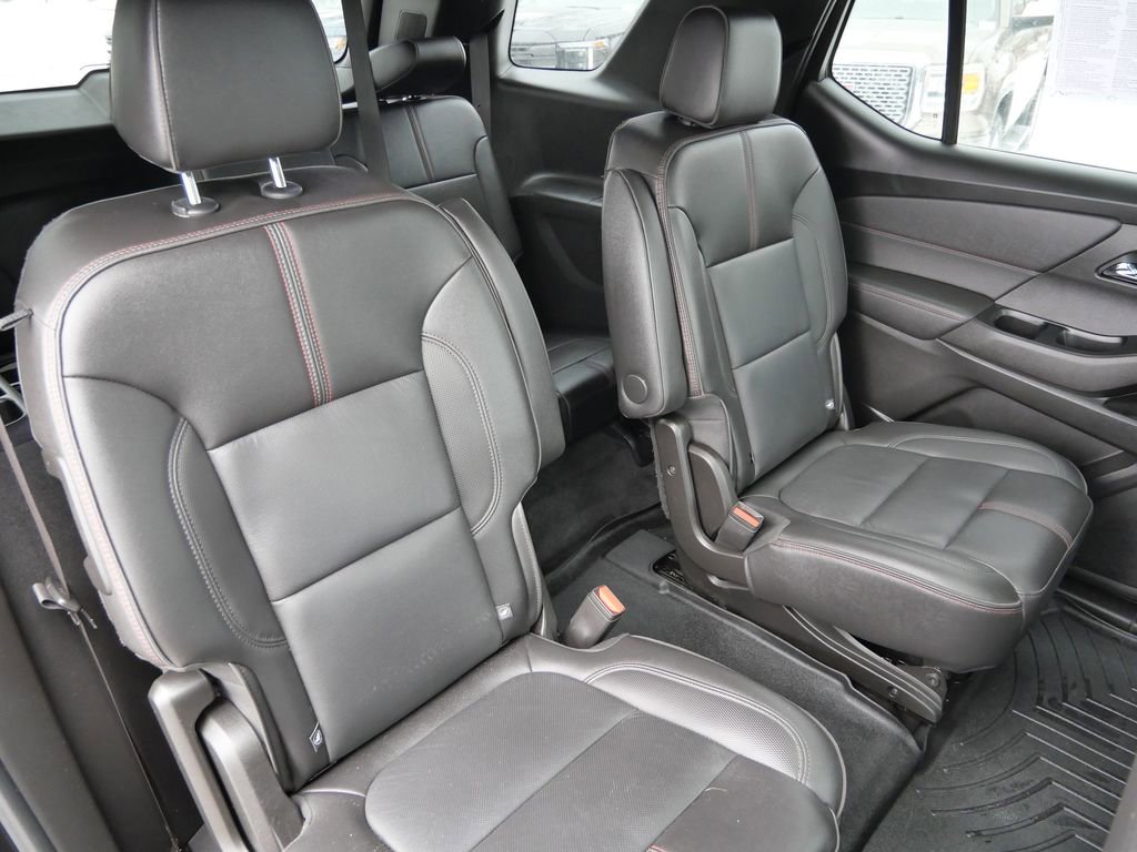 Used 2023 Chevrolet Traverse RS image 17