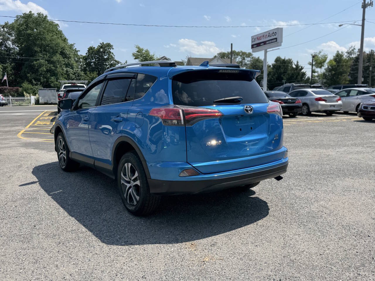 Used 2018 Toyota RAV4 LE AWD/4WD image 18