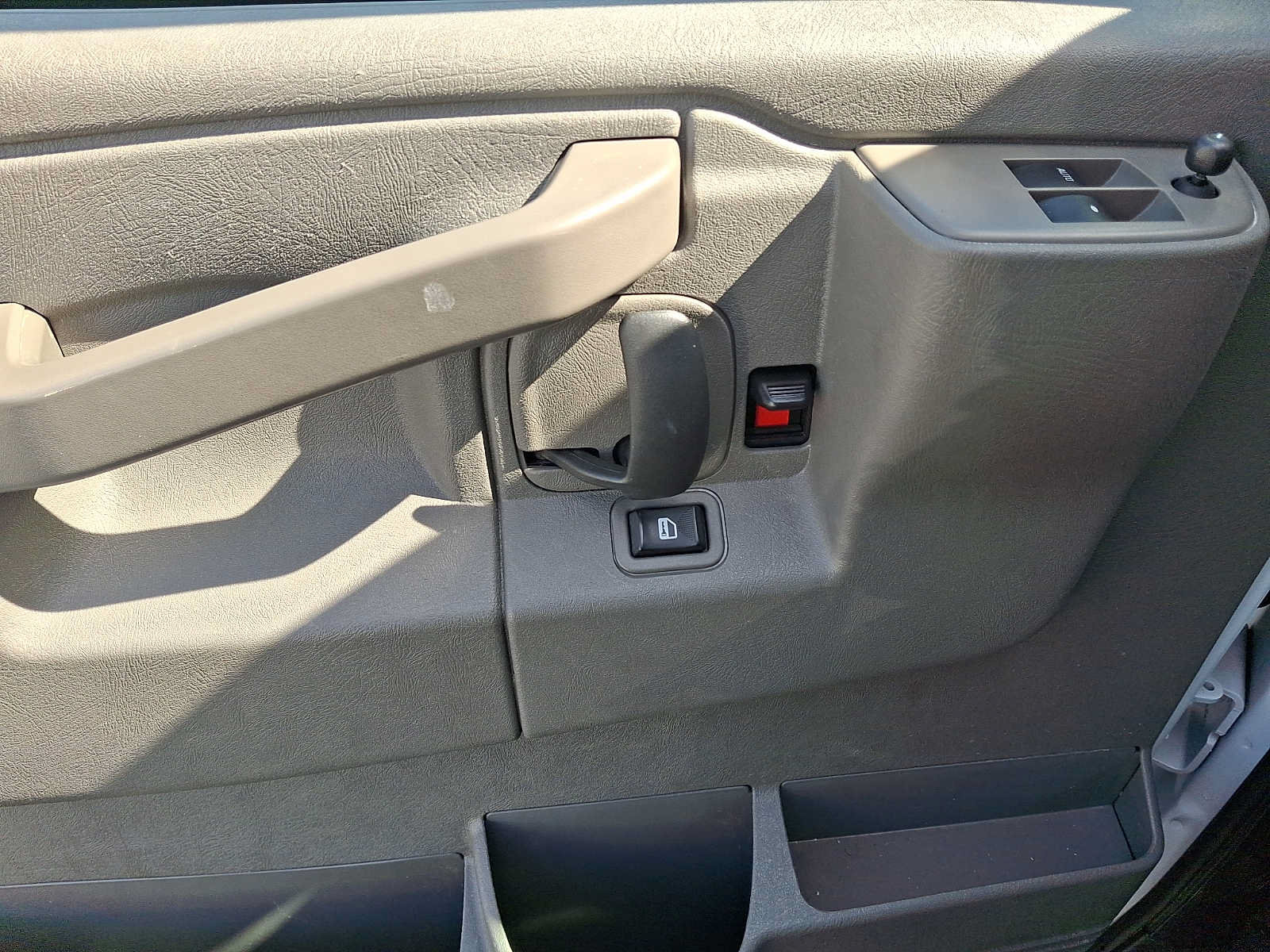 Used 2025 Chevrolet Express 2500 w/ Driver Convenience Package RWD image 13