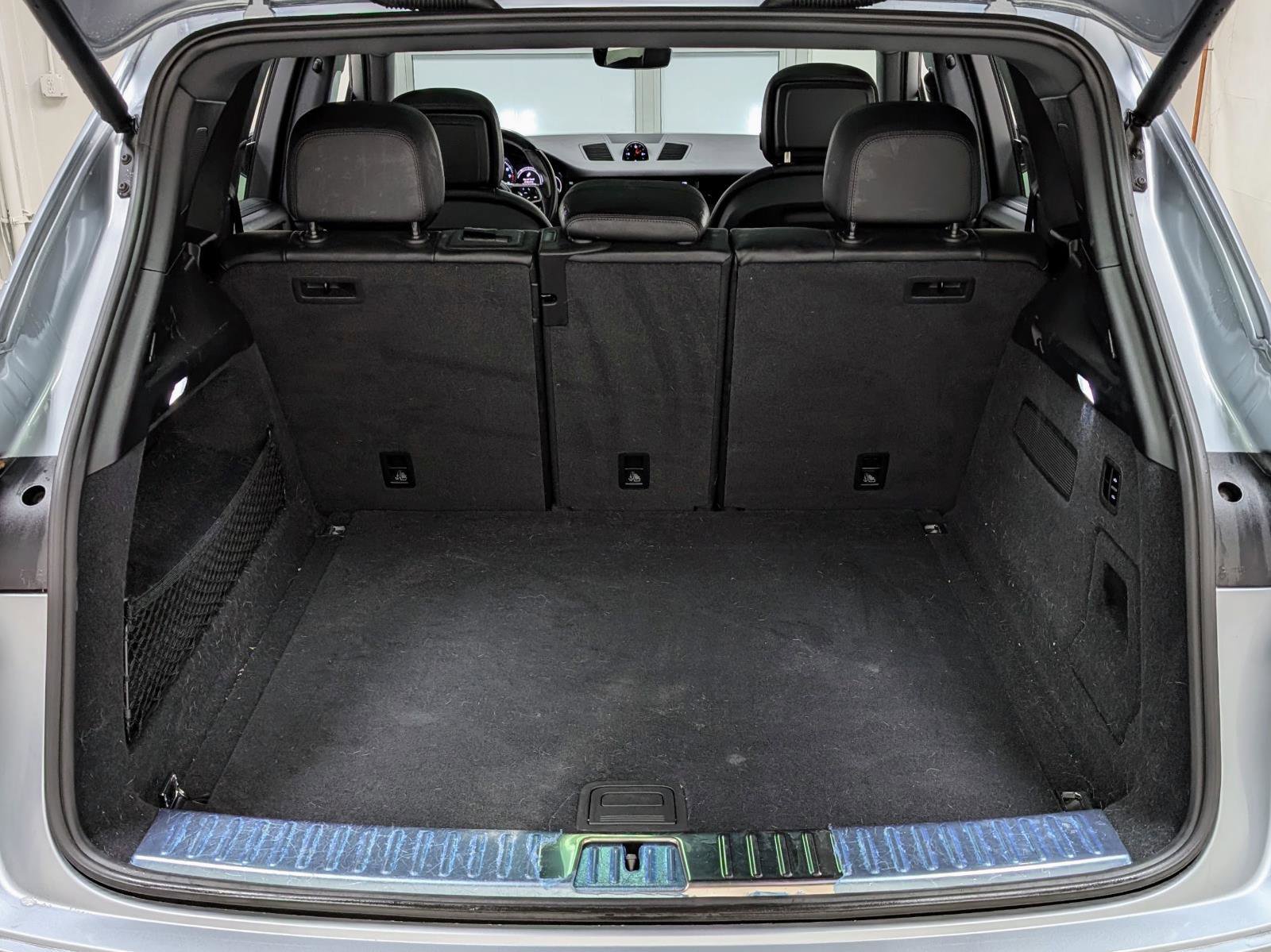 Used 2023 Porsche Cayenne Platinum Edition image 20