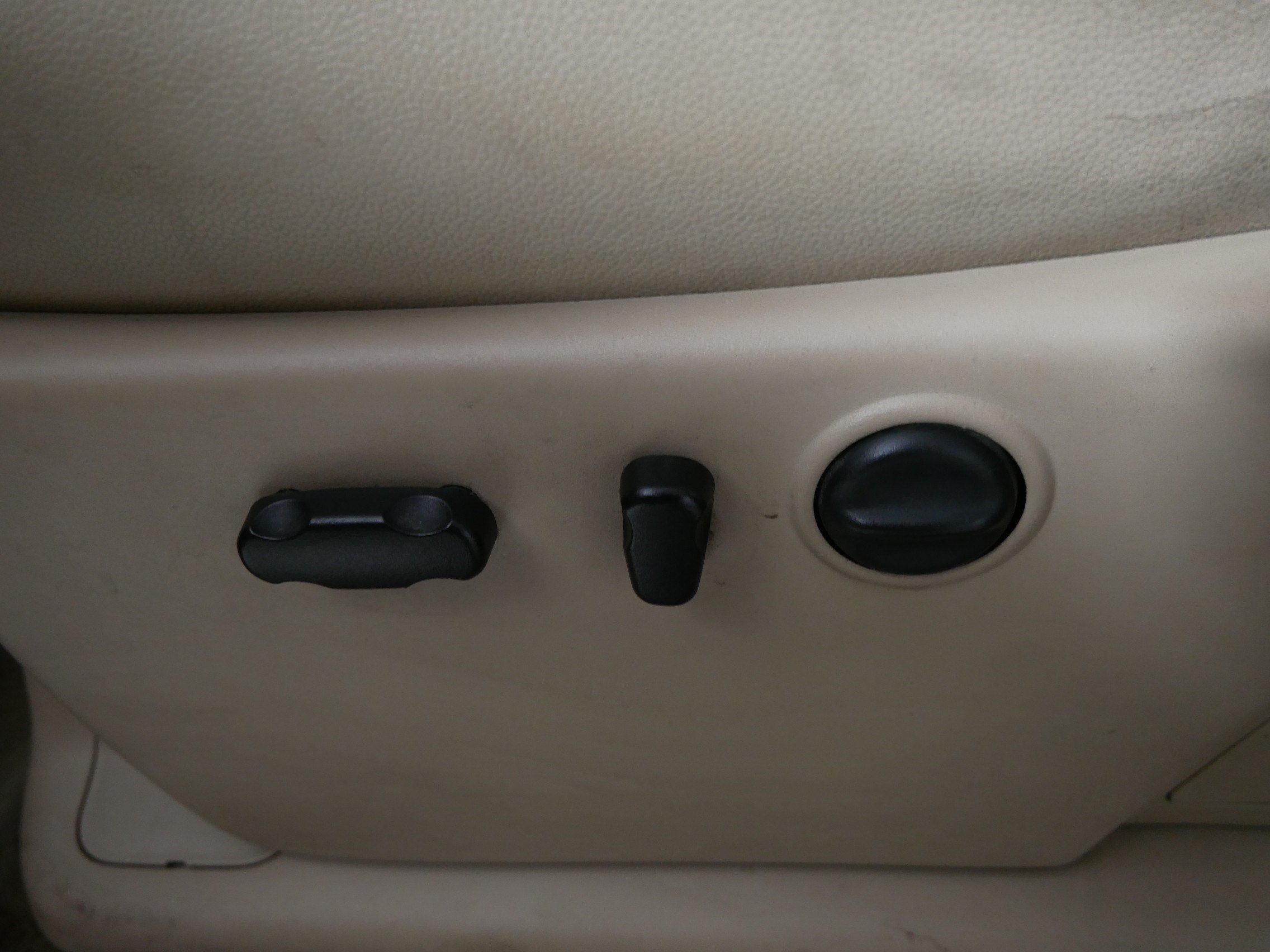 Used 2013 Chevrolet Silverado 1500 LTZ w/ LTZ White Diamond Edition AWD/4WD image 20