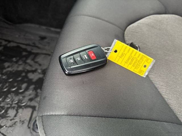 Used 2020 Toyota Camry LE image 30